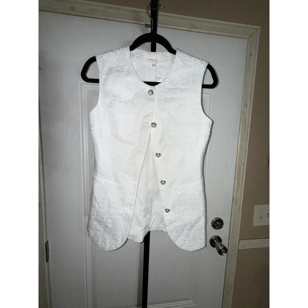 Commense White Floral Jacquard Sleeveless Vest Top Size Small- Pearl Buttons